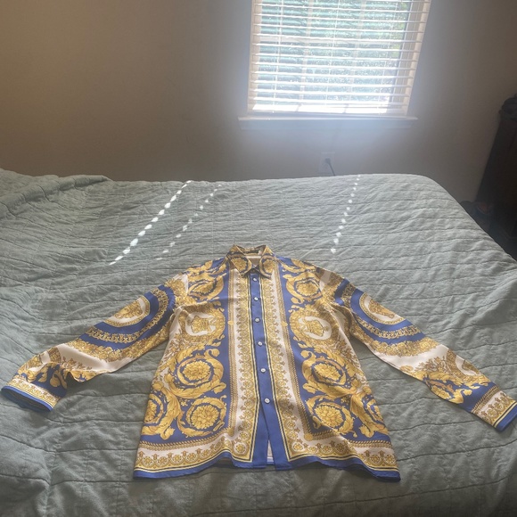 Versace - Picture 1 of 3